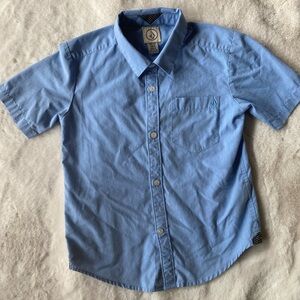 Volcom little boy blue chambray button up short sleeve shirt. Size 6.